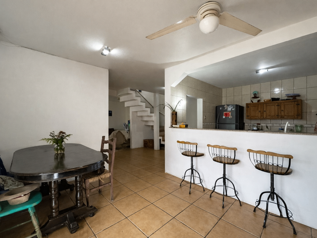 Casa com 208m² 3 quartos e 2 banheiros, à venda, no bairro Laranjal em Pelotas