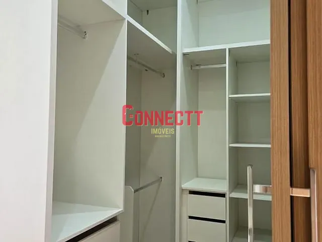 Casa com 273m² 3 quartos e 5 banheiros, para alugar, no bairro Quinta da Boa Vista em Ribeirão Preto
