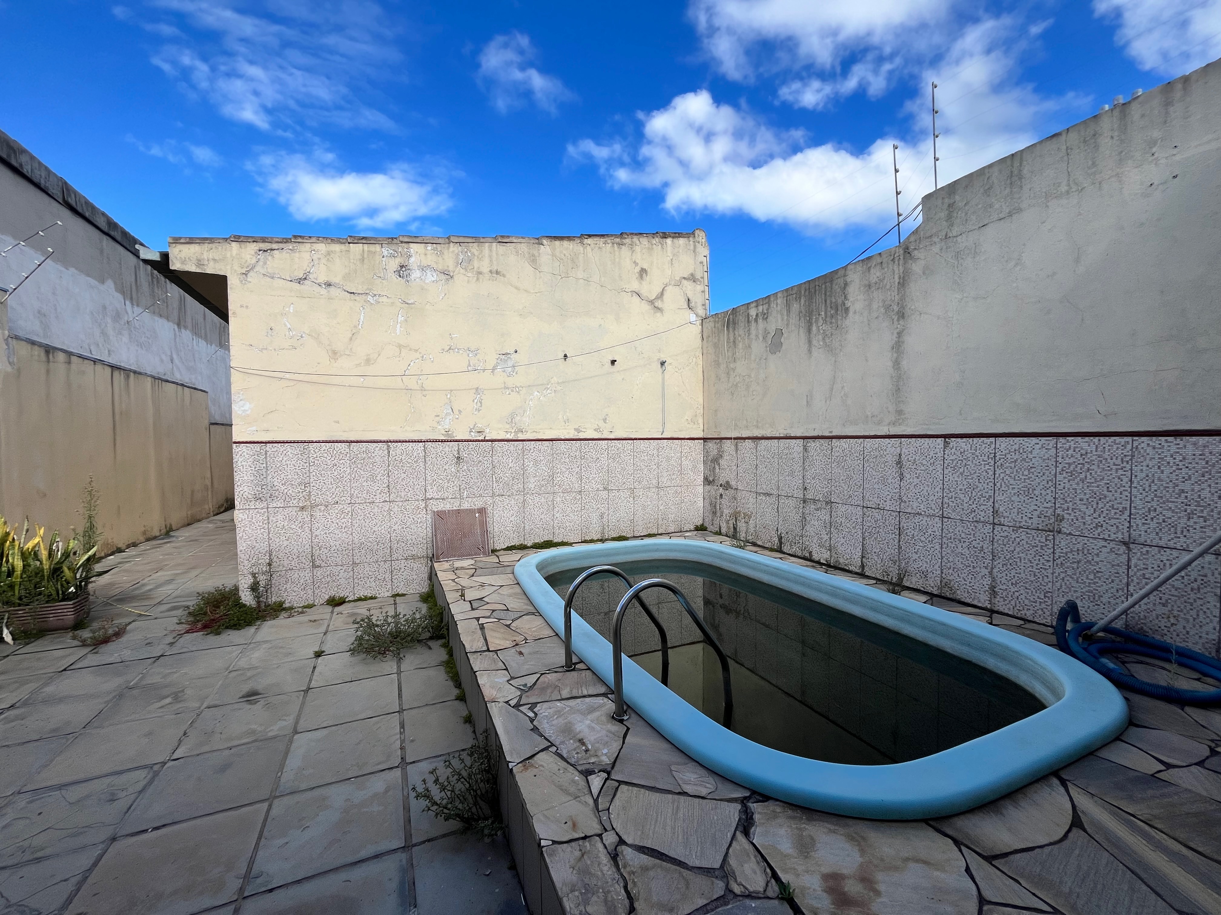 Casa à venda no centro de Pelotas - 132 m², 2 quartos, garagem e área de lazer com piscina e churrasqueira. - 14