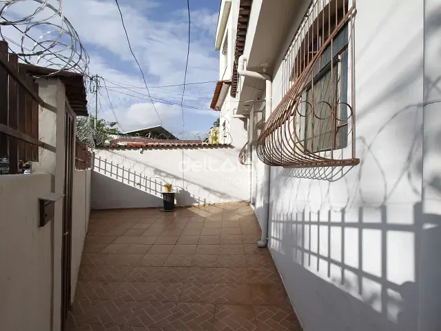 Casa com 100m² 3 quartos e 2 banheiros, para alugar, no bairro Nova Cachoeirinha em Belo Horizonte