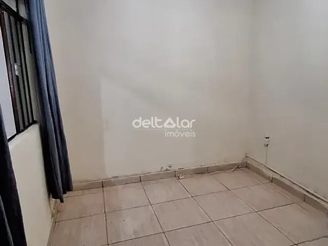 Casa com 100m² 3 quartos e 2 banheiros, para alugar, no bairro Nova Cachoeirinha em Belo Horizonte
