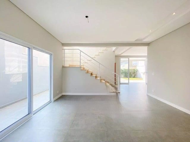 Casa com 264m² 4 quartos e 2 banheiros, à venda, no bairro Urbanova em São José dos Campos