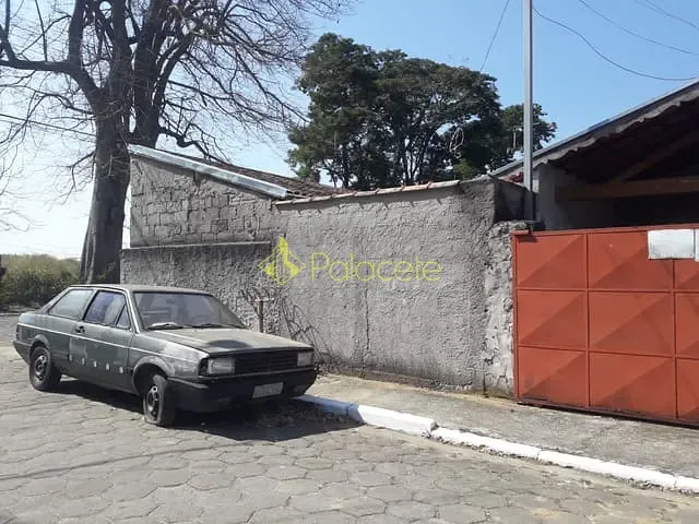 Casa com 360m² 2 quartos e 3 banheiros, à venda, no bairro Vila Santo Antônio em Tremembé