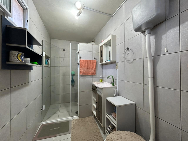 Casa com 301m² 2 quartos e 2 banheiros, à venda, no bairro Laranjal em Pelotas
