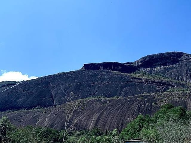 Casa 4 quartos e 1 banheiro, à venda, no bairro Samambaia em Petrópolis