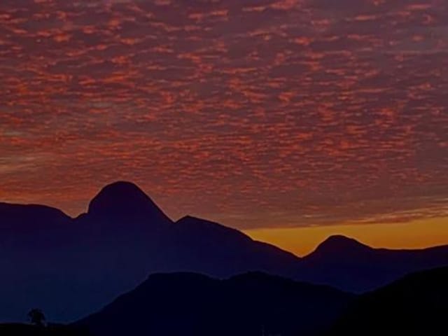 Casa 4 quartos e 1 banheiro, à venda, no bairro Samambaia em Petrópolis