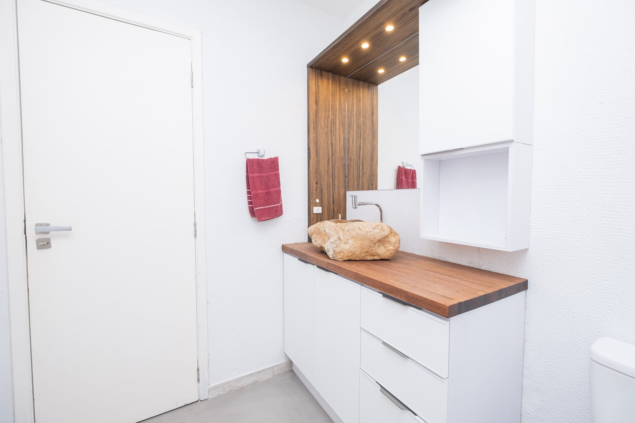 Casa mobiliada à venda no no Laranjal, Pelotas  - 286 m², 3 quartos (sendo 1 suíte com closet), móveis de alto padrão e ampla área de lazer com piscina. - 14