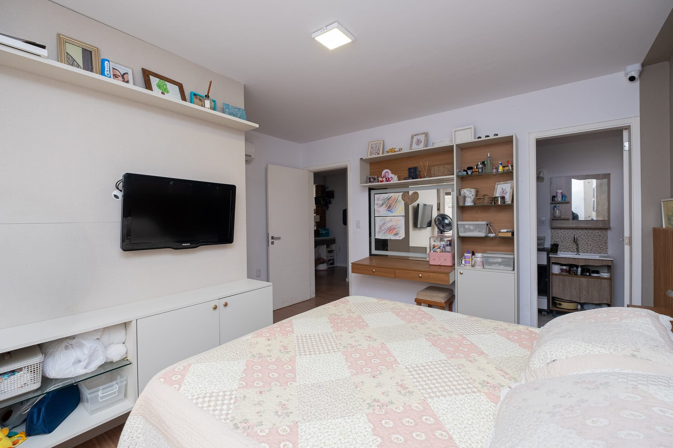 Casa mobiliada à venda no no Laranjal, Pelotas  - 286 m², 3 quartos (sendo 1 suíte com closet), móveis de alto padrão e ampla área de lazer com piscina. - 8