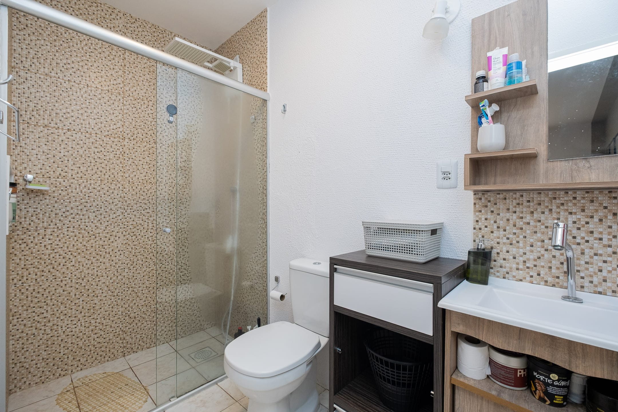 Casa mobiliada à venda no no Laranjal, Pelotas  - 286 m², 3 quartos (sendo 1 suíte com closet), móveis de alto padrão e ampla área de lazer com piscina. - 9
