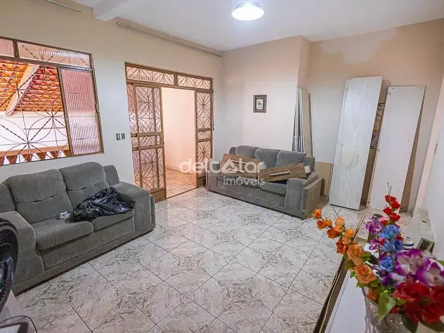 Casa com 180m² 3 quartos e 2 banheiros, para alugar, no bairro Maria Helena em Belo Horizonte