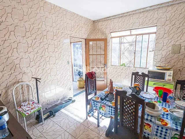 Casa com 180m² 3 quartos e 2 banheiros, para alugar, no bairro Maria Helena em Belo Horizonte