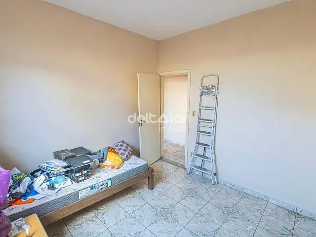 Casa com 180m² 3 quartos e 2 banheiros, para alugar, no bairro Maria Helena em Belo Horizonte
