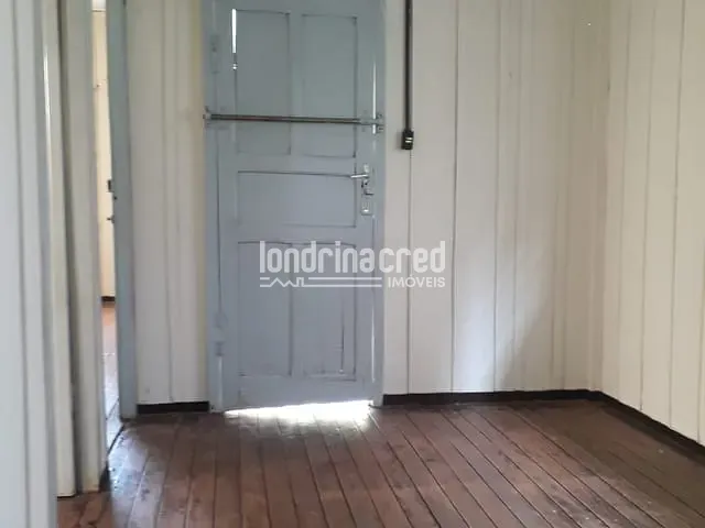 Casa com 360m² 3 quartos e 2 banheiros, à venda, no bairro Vila Casoni em Londrina