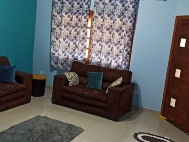 Casa com 250m² 3 quartos e 2 banheiros, à venda, no bairro Tavares Feital em Ibiúna