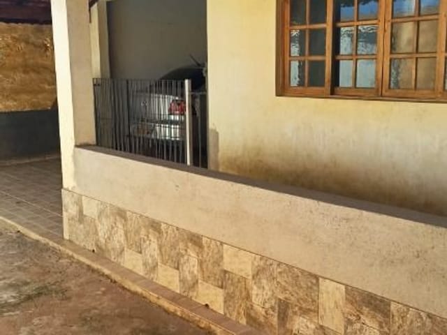 Casa com 250m² 3 quartos e 2 banheiros, à venda, no bairro Tavares Feital em Ibiúna