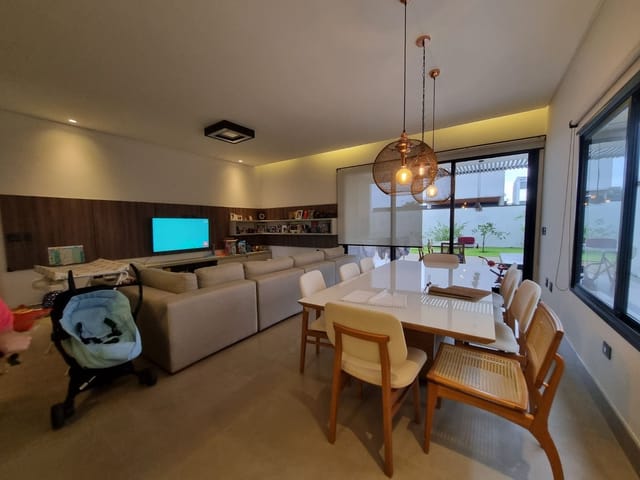 Casa com 450m² 3 quartos e 2 banheiros, à venda, no bairro Colinas do Paratehy em São José dos Campos