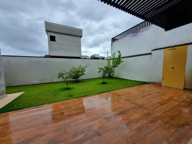 Casa com 450m² 3 quartos e 2 banheiros, à venda, no bairro Colinas do Paratehy em São José dos Campos