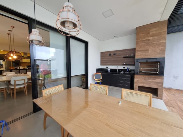Casa com 450m² 3 quartos e 2 banheiros, à venda, no bairro Colinas do Paratehy em São José dos Campos