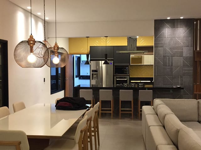 Casa com 450m² 3 quartos e 2 banheiros, à venda, no bairro Colinas do Paratehy em São José dos Campos