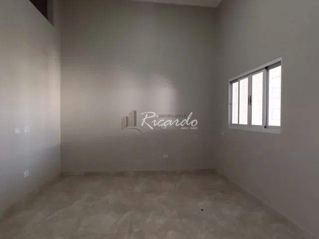 Casa com 126m² 3 quartos e 2 banheiros, à venda, no bairro Conjunto Novo Centauro em Arapongas