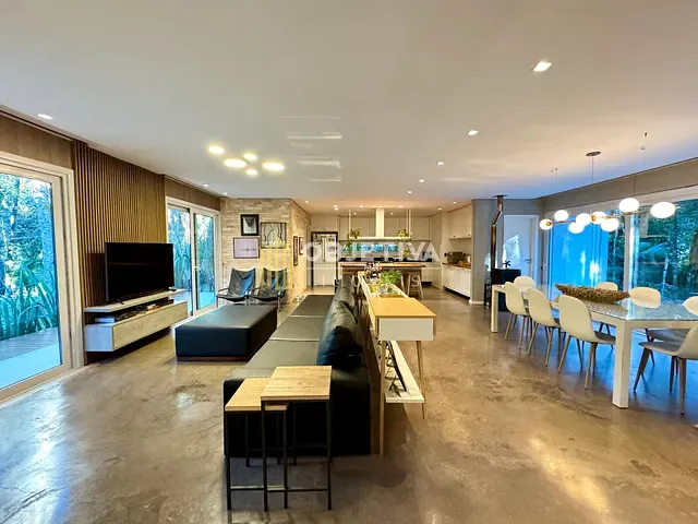 Casa 4 quartos e 4 banheiros, à venda, no bairro Lagos do Bosque em Gramado