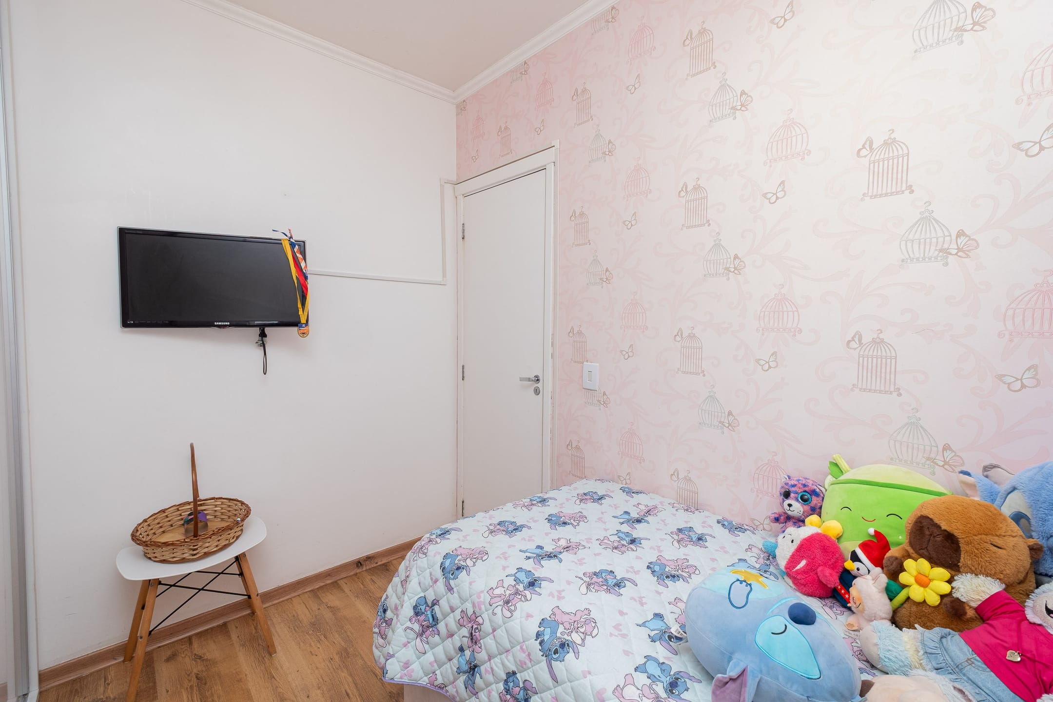 Casa à venda no Moradas Club 1, Três Vendas - 70 m², 3 quartos (sendo 1 suíte), lareira e cozinha planejada com churrasqueira. - 12