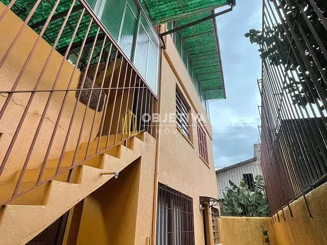 Casa 3 quartos e 3 banheiros, à venda, no bairro Passo da Areia em Porto Alegre