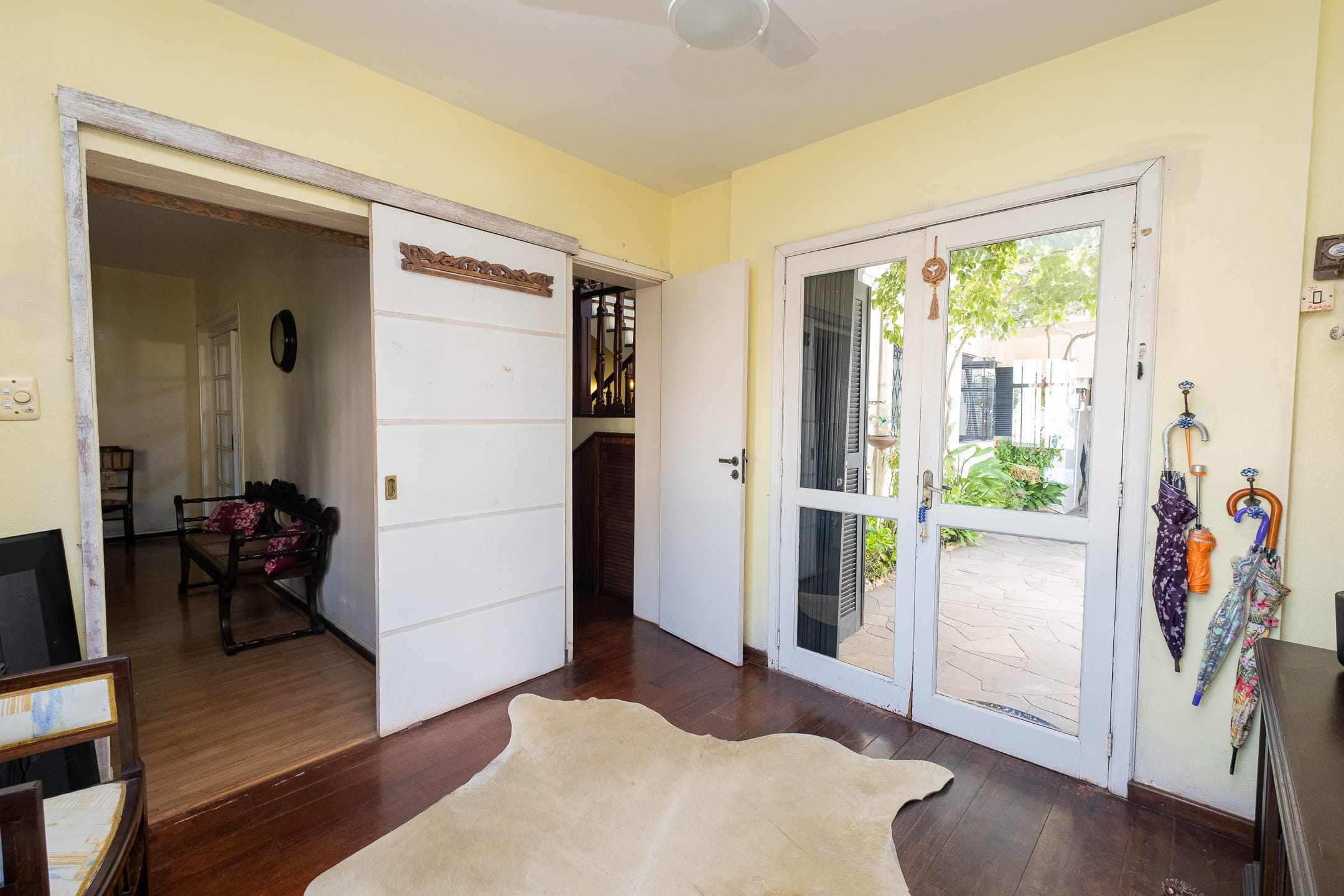 Casa à venda no centro de Pelotas - 322 m², 4 quartos (sendo 2 suítes), área gourmet com churrasqueira e amplo pátio com piscina. - 10