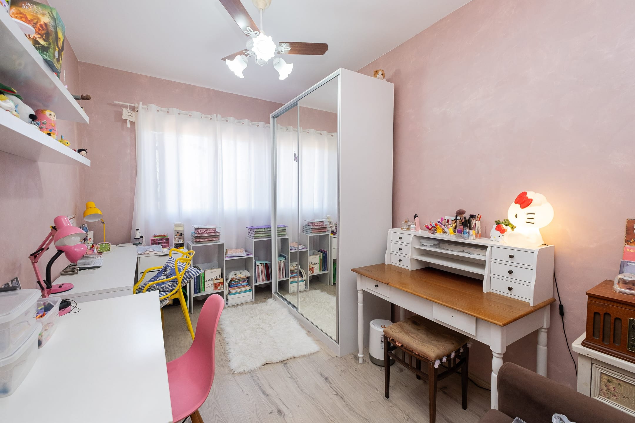 Casa à venda no centro de Pelotas - 322 m², 4 quartos (sendo 2 suítes), área gourmet com churrasqueira e amplo pátio com piscina. - 25