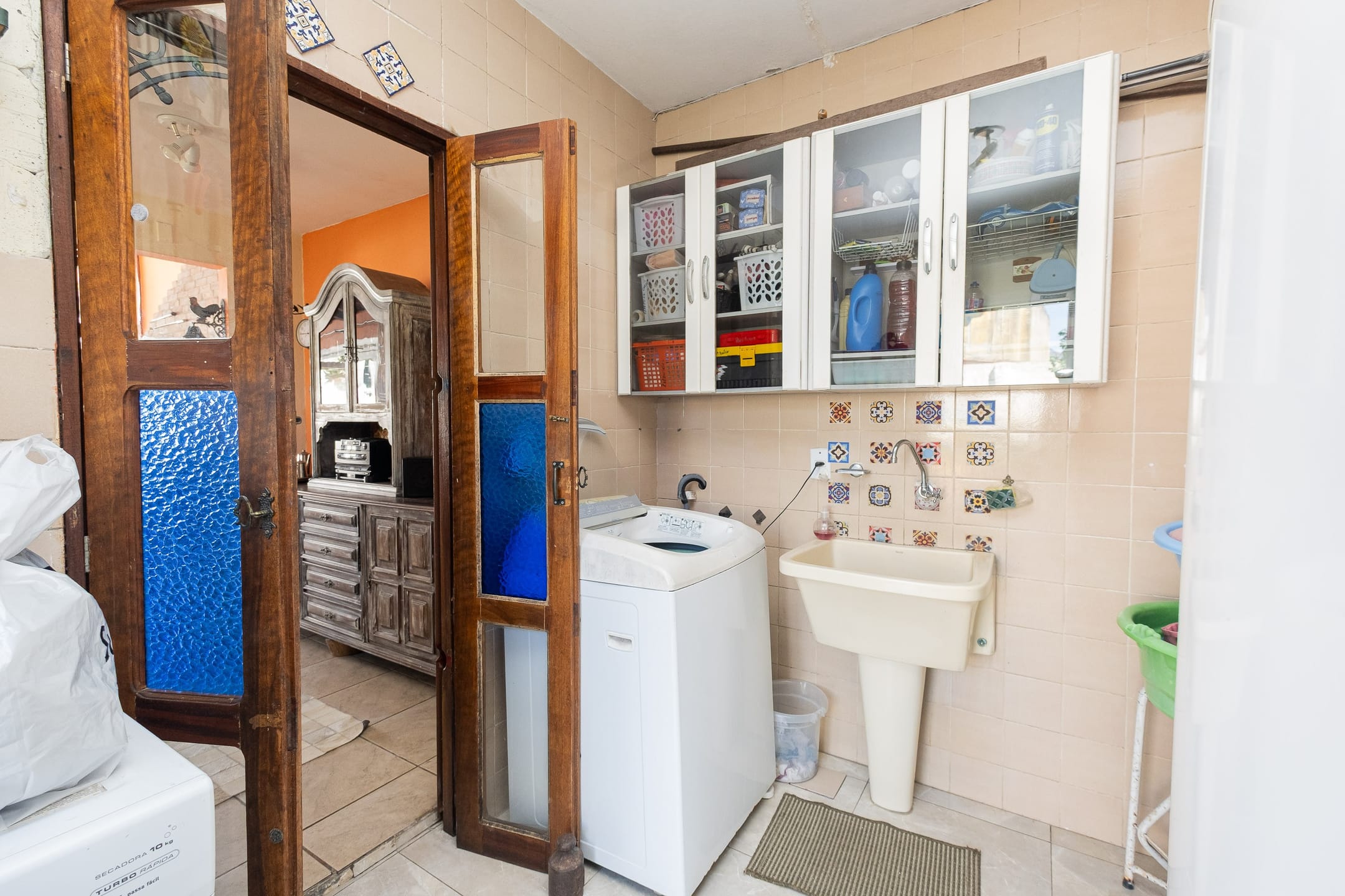 Casa à venda no centro de Pelotas - 322 m², 4 quartos (sendo 2 suítes), área gourmet com churrasqueira e amplo pátio com piscina. - 26