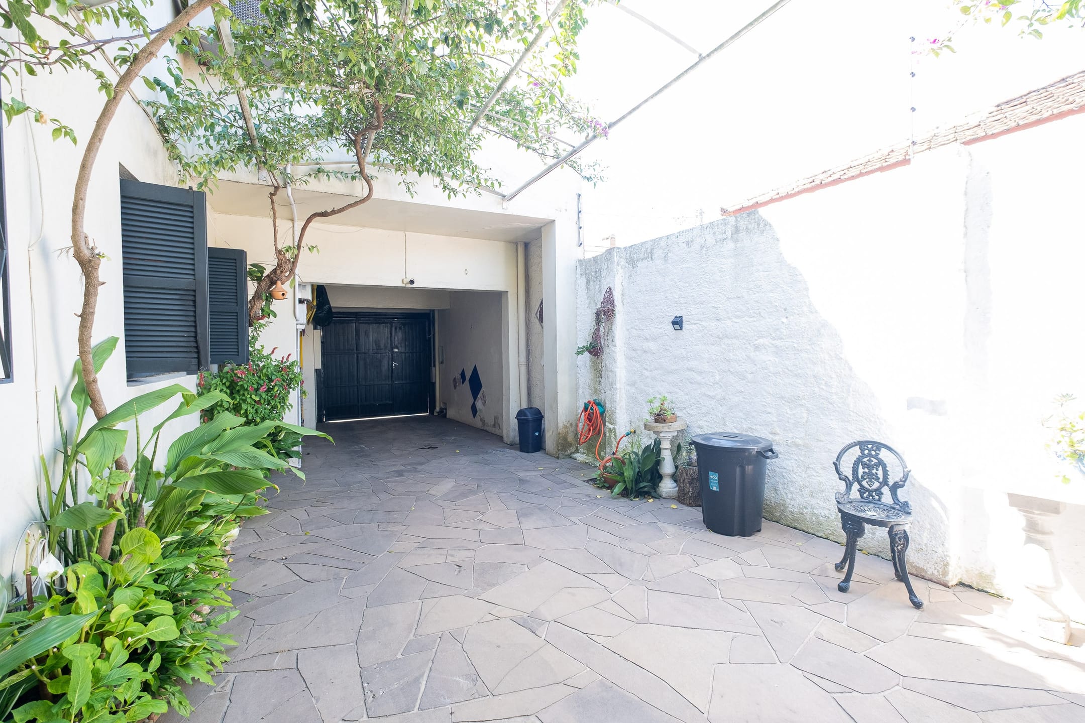 Casa à venda no centro de Pelotas - 322 m², 4 quartos (sendo 2 suítes), área gourmet com churrasqueira e amplo pátio com piscina. - 29