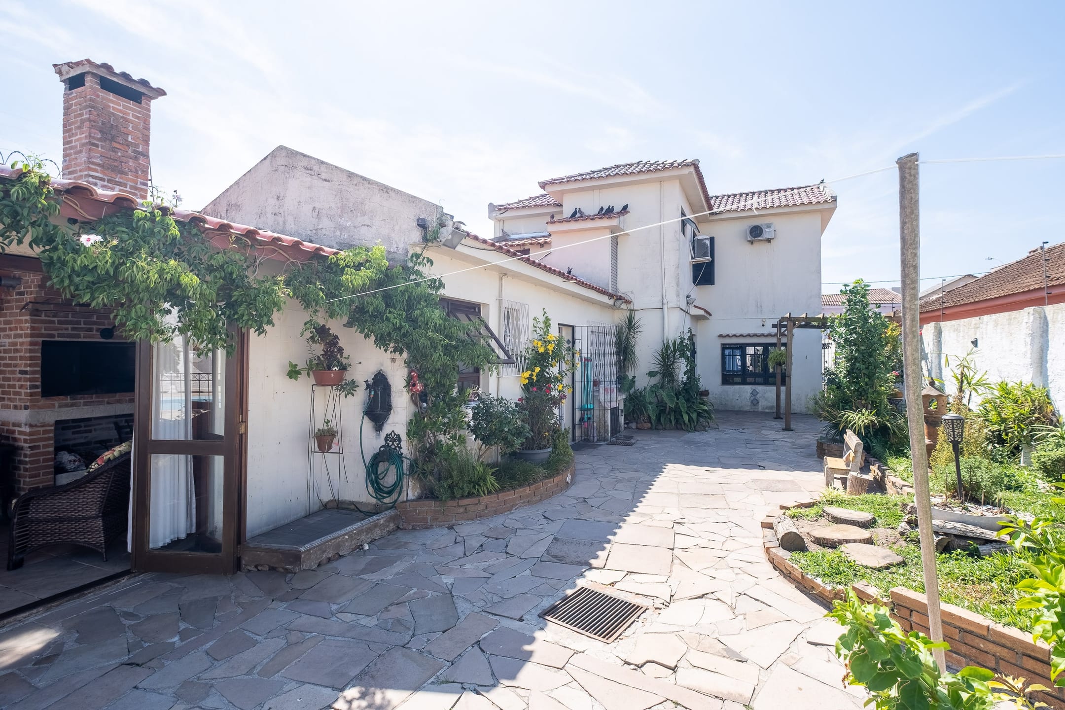 Casa à venda no centro de Pelotas - 322 m², 4 quartos (sendo 2 suítes), área gourmet com churrasqueira e amplo pátio com piscina. - 31