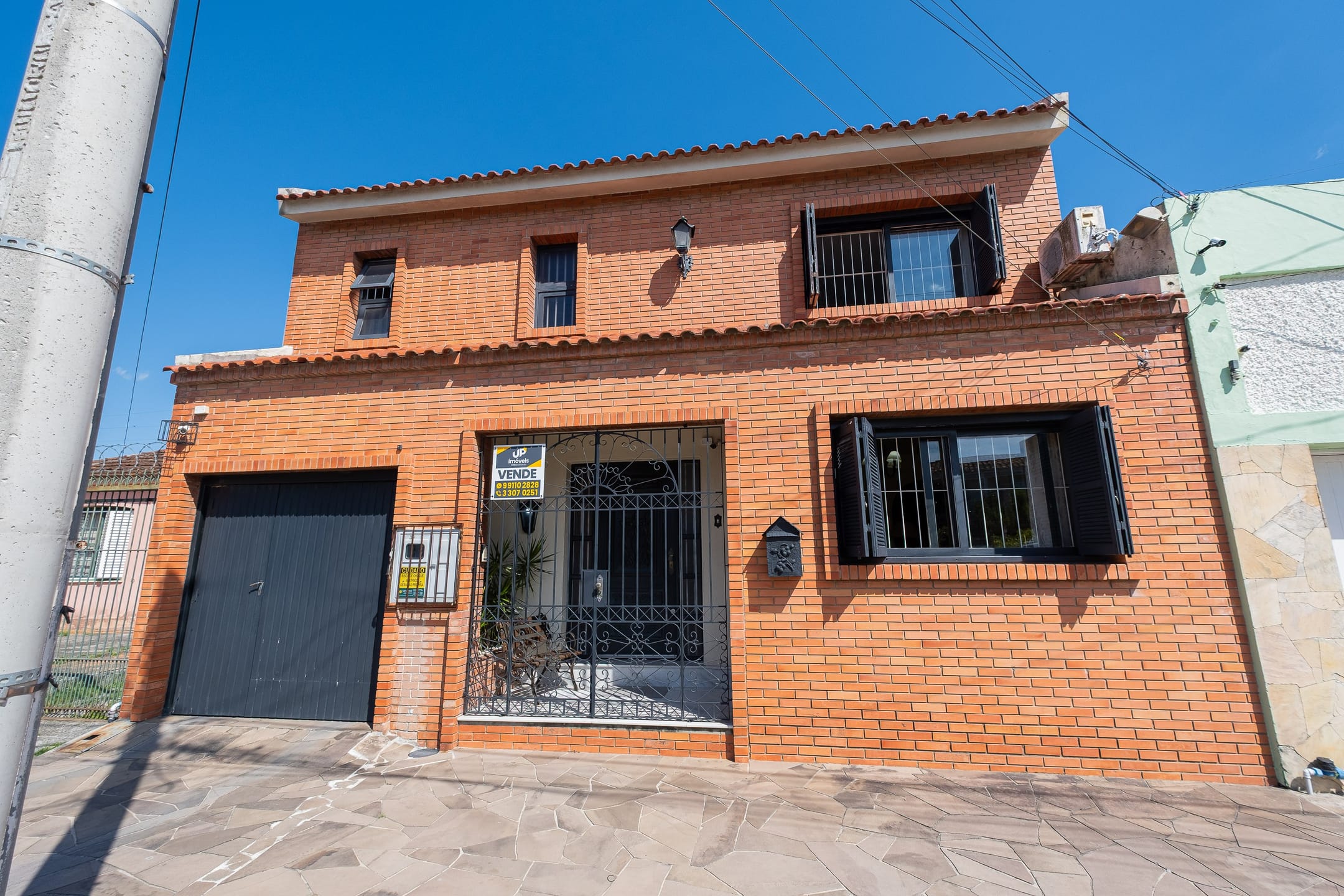 Casa à venda no centro de Pelotas - 322 m², 4 quartos (sendo 2 suítes), área gourmet com churrasqueira e amplo pátio com piscina. - 33