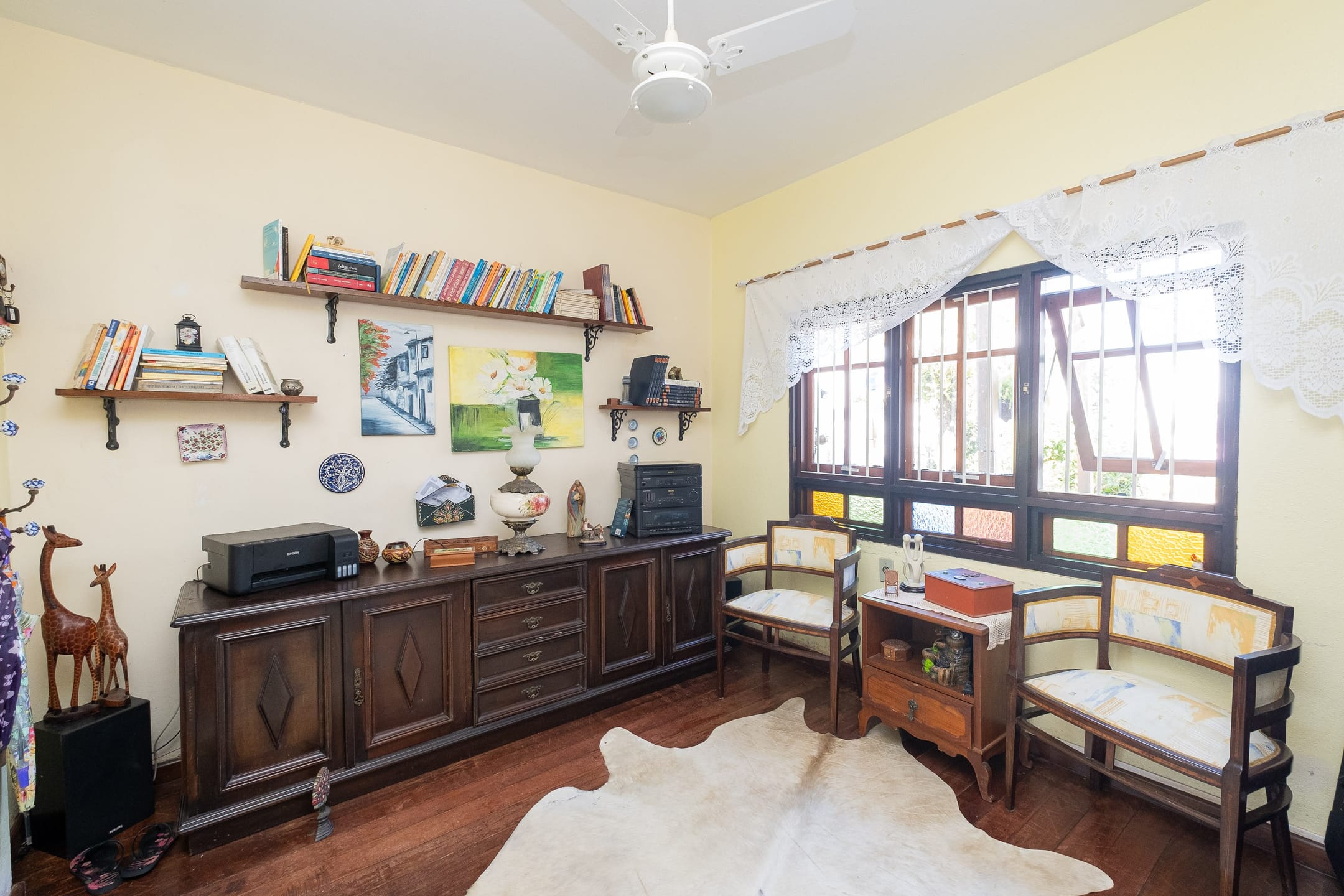Casa à venda no centro de Pelotas - 322 m², 4 quartos (sendo 2 suítes), área gourmet com churrasqueira e amplo pátio com piscina. - 9