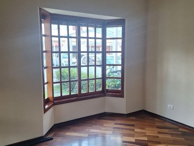 Casa com 155m² 3 quartos e 2 banheiros, para alugar, no bairro Jardim Aquarius em São José dos Campos