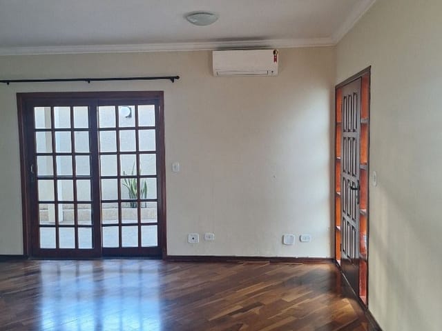 Casa com 155m² 3 quartos e 2 banheiros, para alugar, no bairro Jardim Aquarius em São José dos Campos