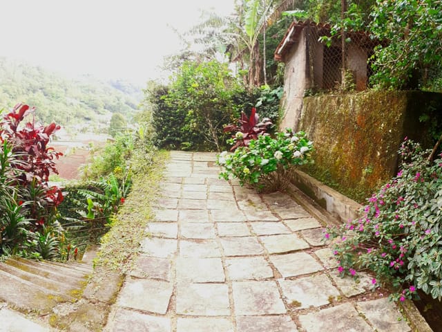 Casa com 600m² 3 quartos e 1 banheiro, à venda, no bairro Castelanea em Petrópolis