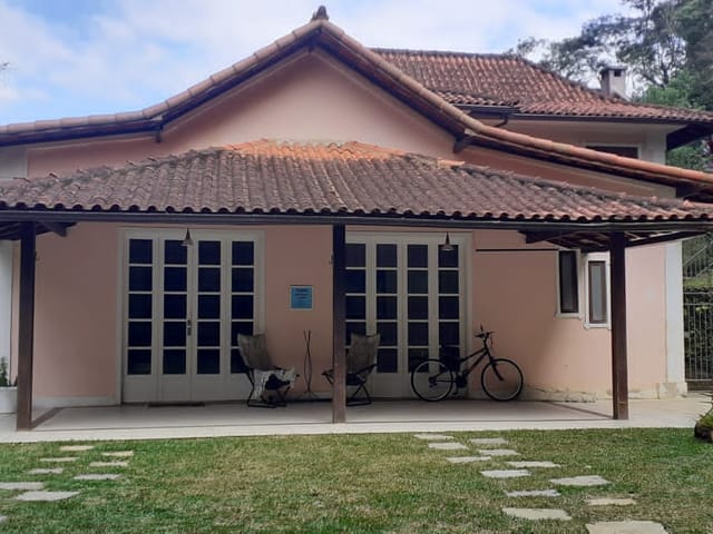 Casa com 600m² 3 quartos e 1 banheiro, à venda, no bairro Castelanea em Petrópolis