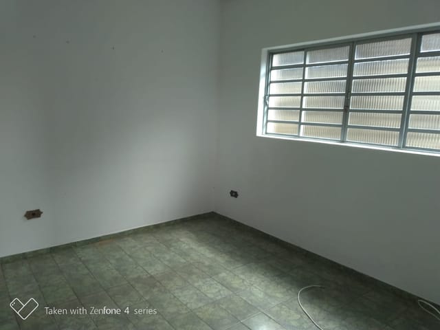 Casa com 300m² 2 quartos e 2 banheiros, à venda, no bairro Jardim Gurilândia em Taubaté
