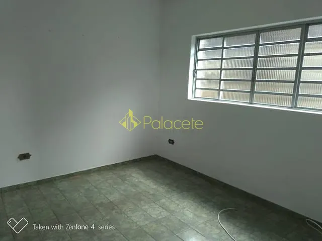 Casa com 300m² 2 quartos e 2 banheiros, à venda, no bairro Jardim Gurilândia em Taubaté