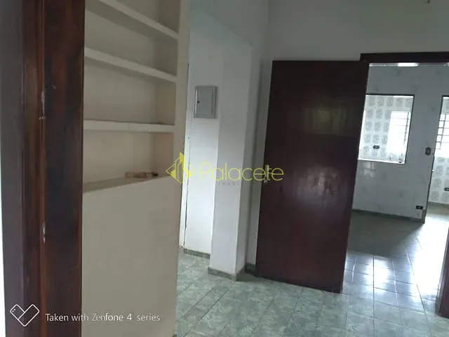 Casa com 300m² 2 quartos e 2 banheiros, à venda, no bairro Jardim Gurilândia em Taubaté
