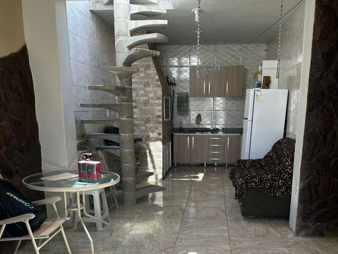 Casa semimobiliada à venda nas Três Vendas - 190m², 2 quartos, móveis planejados, terraço e área gourmet com churrasqueira. - 9