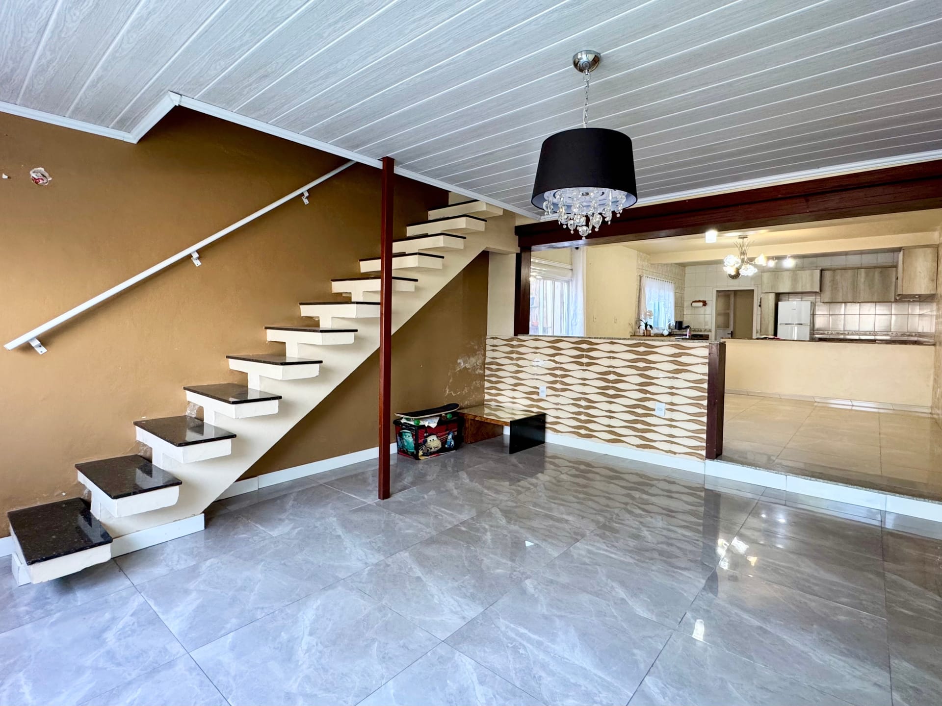 Casa semimobiliada à venda nas Três Vendas - 190m², 2 quartos, móveis planejados, terraço e área gourmet com churrasqueira. - 8