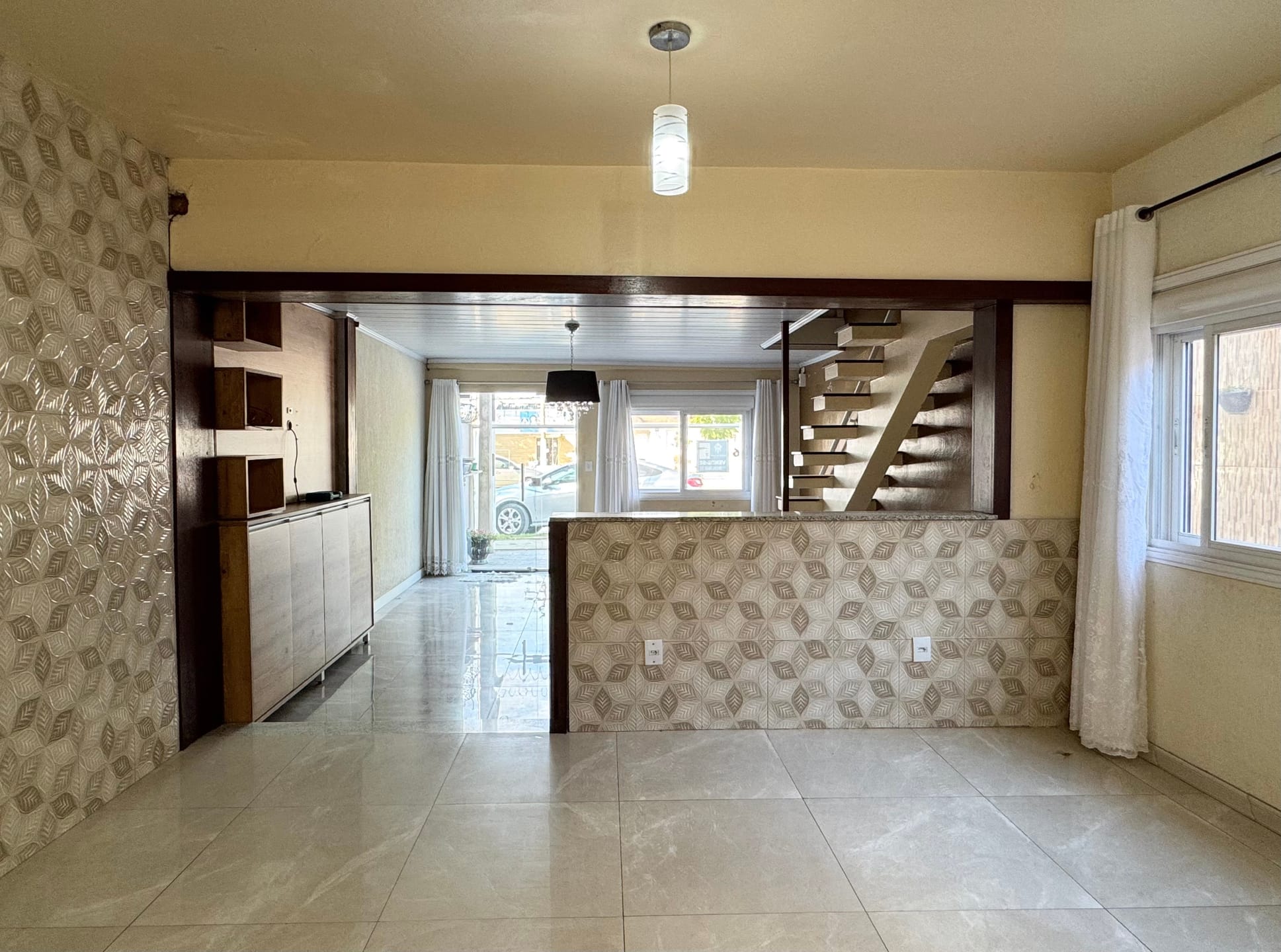 Casa semimobiliada à venda nas Três Vendas - 190m², 2 quartos, móveis planejados, terraço e área gourmet com churrasqueira. - 7
