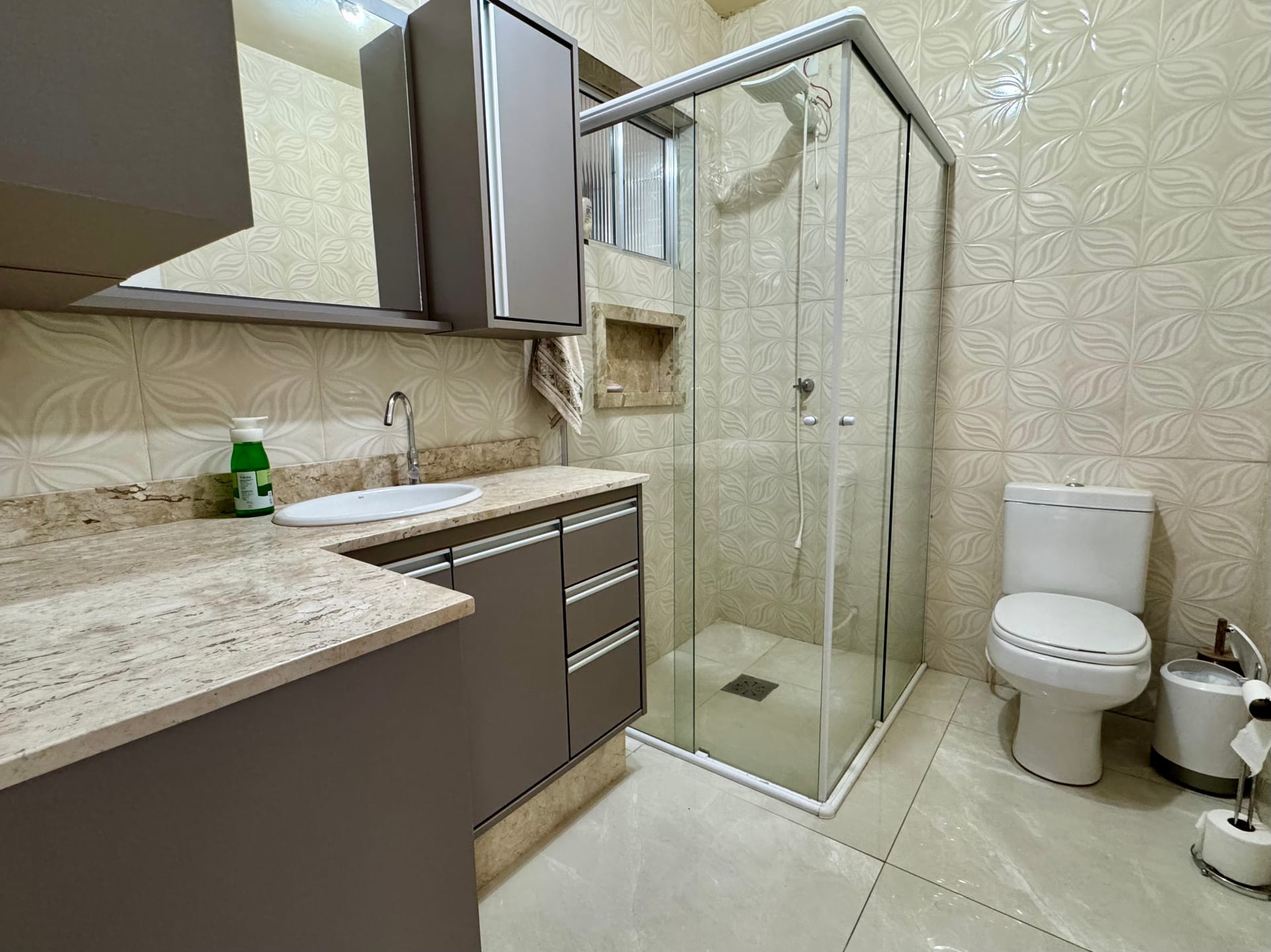 Casa semimobiliada à venda nas Três Vendas - 190m², 2 quartos, móveis planejados, terraço e área gourmet com churrasqueira. - 12