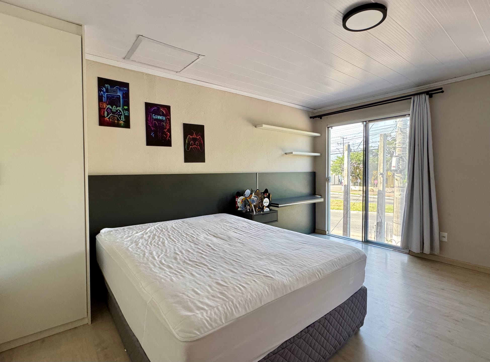 Casa semimobiliada à venda nas Três Vendas - 190m², 2 quartos, móveis planejados, terraço e área gourmet com churrasqueira. - 13