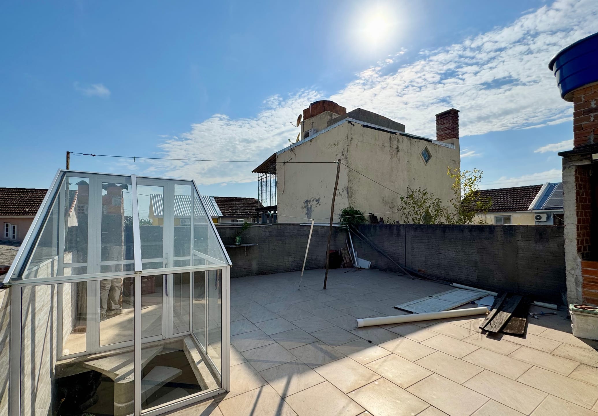 Casa semimobiliada à venda nas Três Vendas - 190m², 2 quartos, móveis planejados, terraço e área gourmet com churrasqueira. - 19