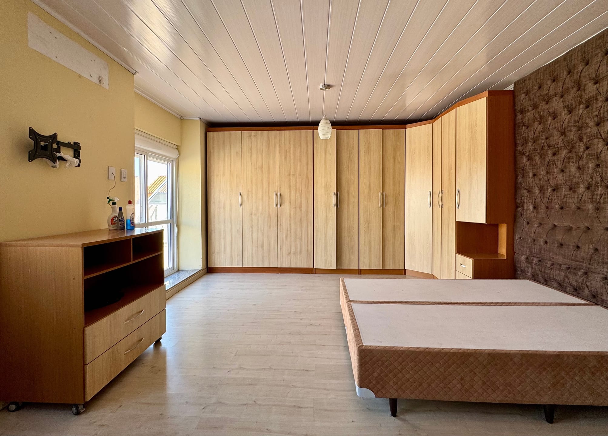 Casa semimobiliada à venda nas Três Vendas - 190m², 2 quartos, móveis planejados, terraço e área gourmet com churrasqueira. - 17