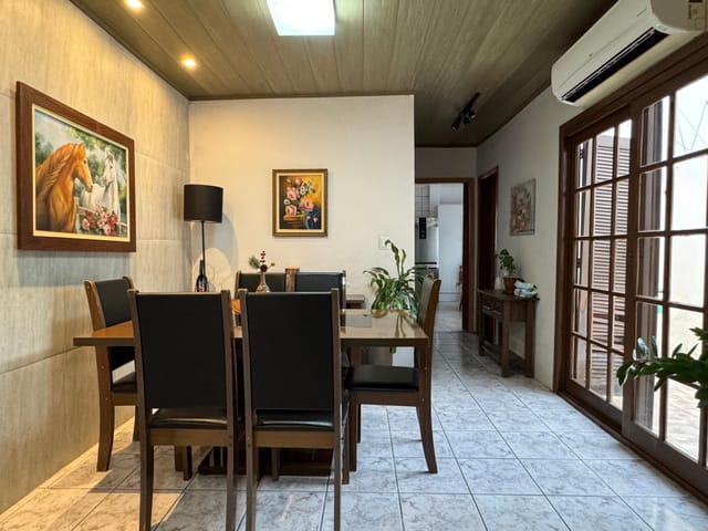 Casa com 320m² 3 quartos e 3 banheiros, à venda, no bairro Areal em Pelotas