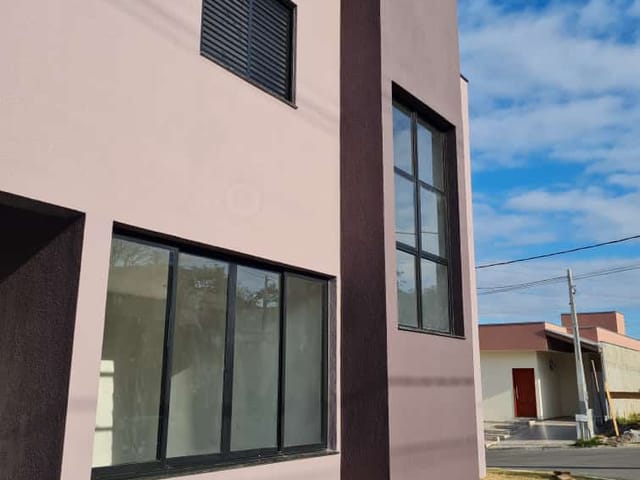 Casa com 218m² 3 quartos e 4 banheiros, à venda, no bairro Parque São Domingos em Pindamonhangaba